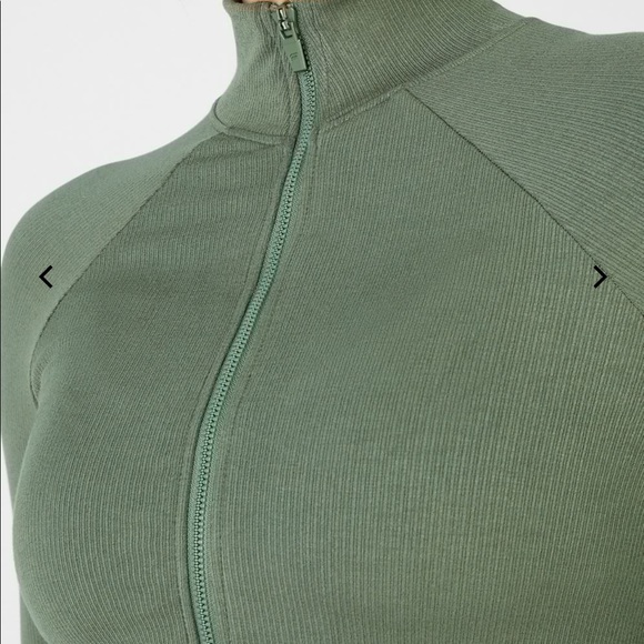 ✨2/$75 ✨Fabletics kinsley cropped seamless jacket - Picture 2 of 9